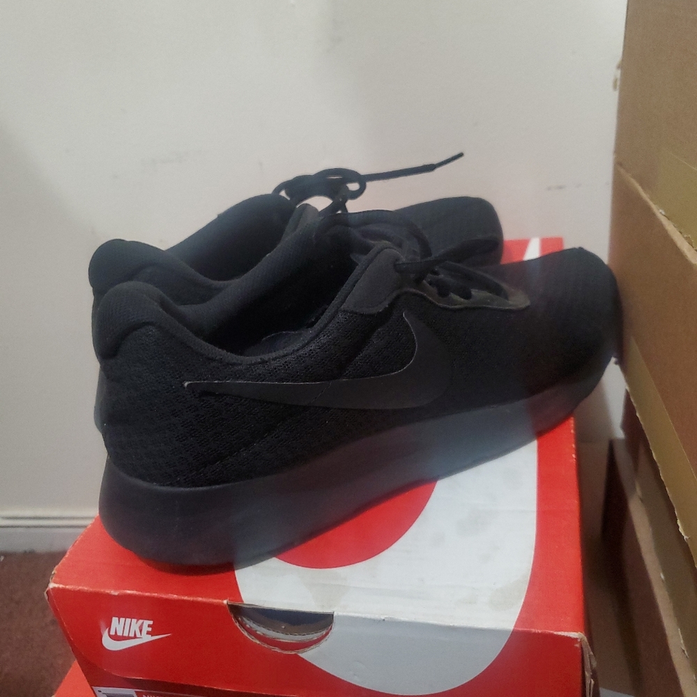 Nike - Picture 5 of 5
